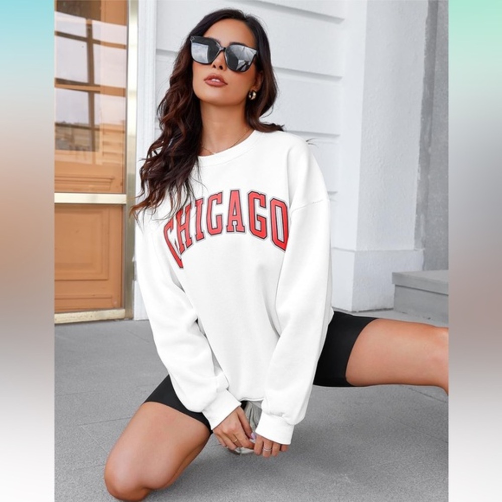 Chicago Long Sleeve Fleece Lined Oversized Sweatshirt Crew Neck Pullover size M